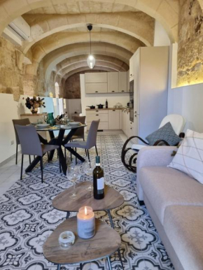 Luxuriously finished 1 bedroom apartment